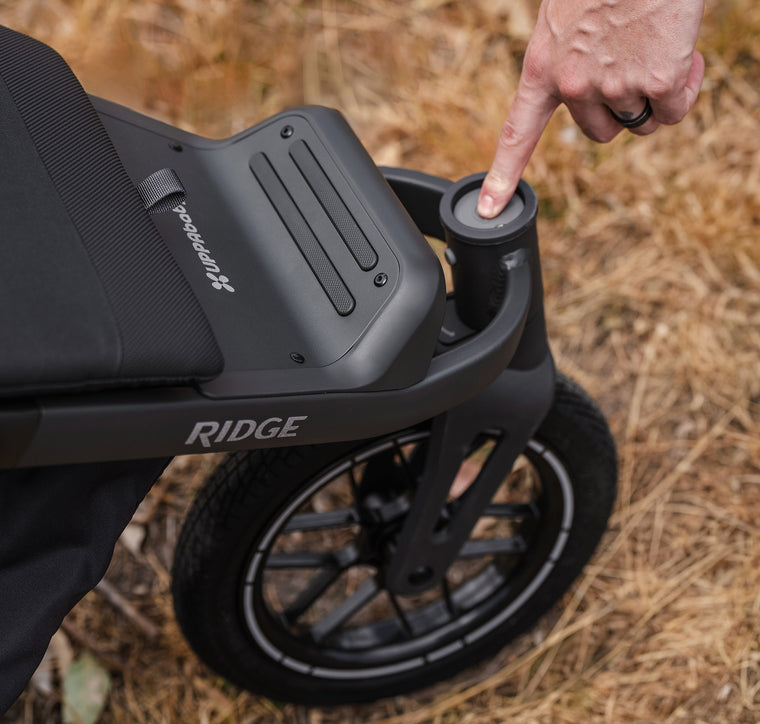 Locking front wheel