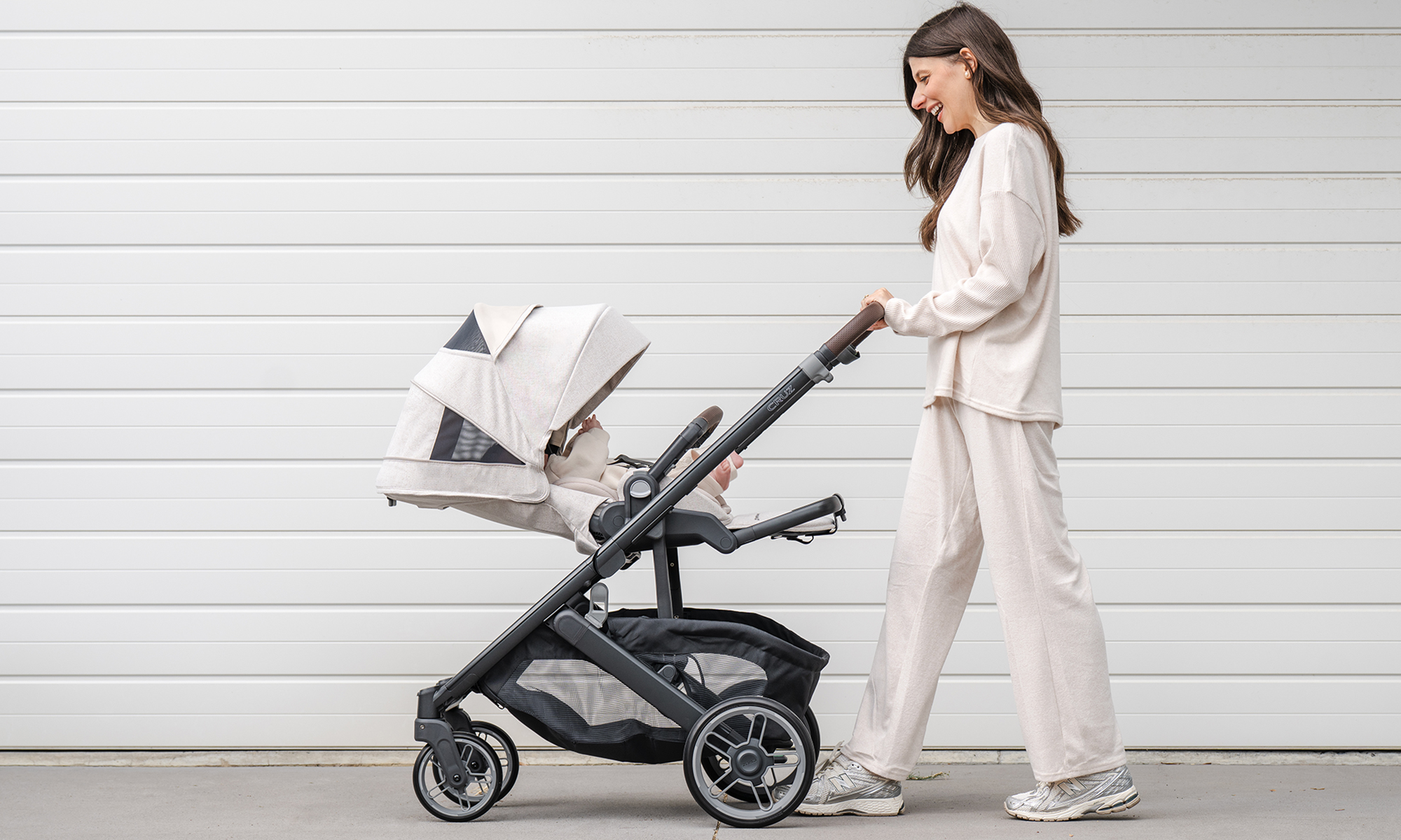 UPPAbaby pram in Ada fashion with carbon frame and chestnut leather accents