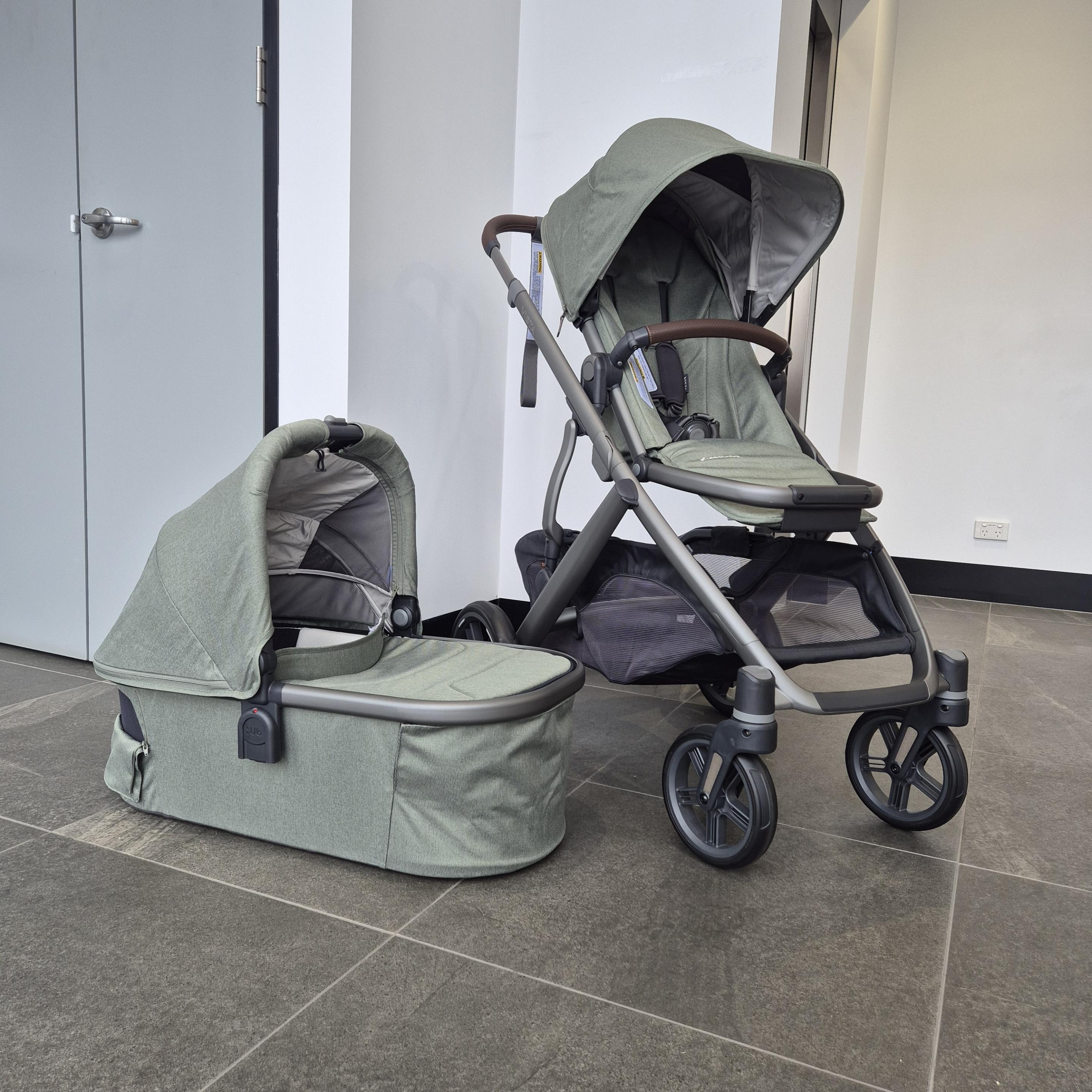 EX DISPLAY PICK UP ONLY - UPPAbaby Vista V3 Pram With Bassinet - Evelyn (Meadow Green)