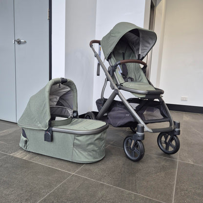 EX DISPLAY PICK UP ONLY - UPPAbaby Vista V3 Pram With Bassinet - Evelyn (Meadow Green)