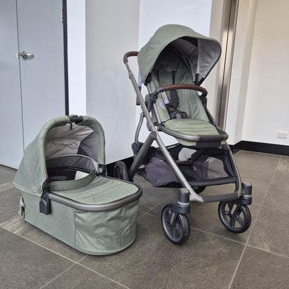 EX DISPLAY PICK UP ONLY - UPPAbaby Vista V3 Pram With Bassinet - Evelyn (Meadow Green)