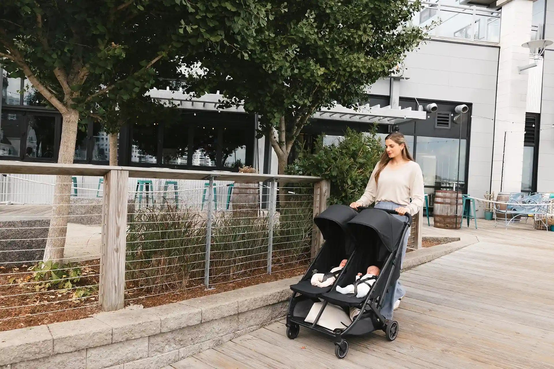 UPPAbaby Minu Duo - Lifestyle1.webp__PID:a14cdb78-68c6-4524-9a8a-680b60272fb7